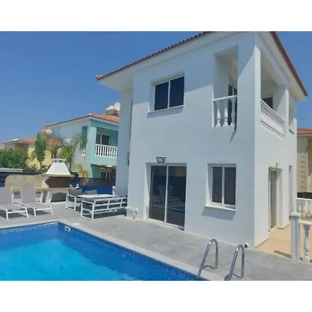 Stylish Paralimni